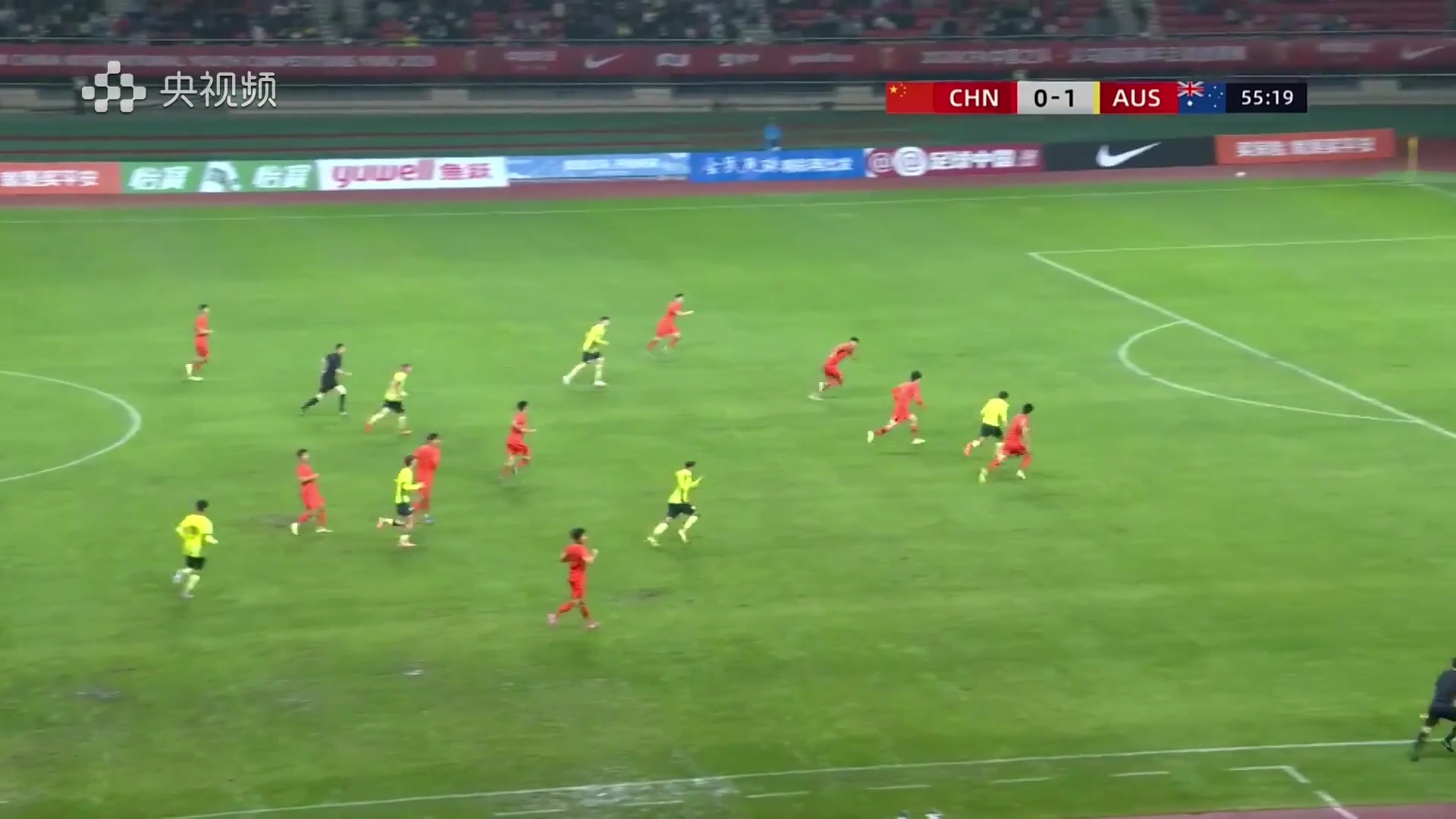 直塞打穿防線！對手單刀破門，U19國足0-2落后