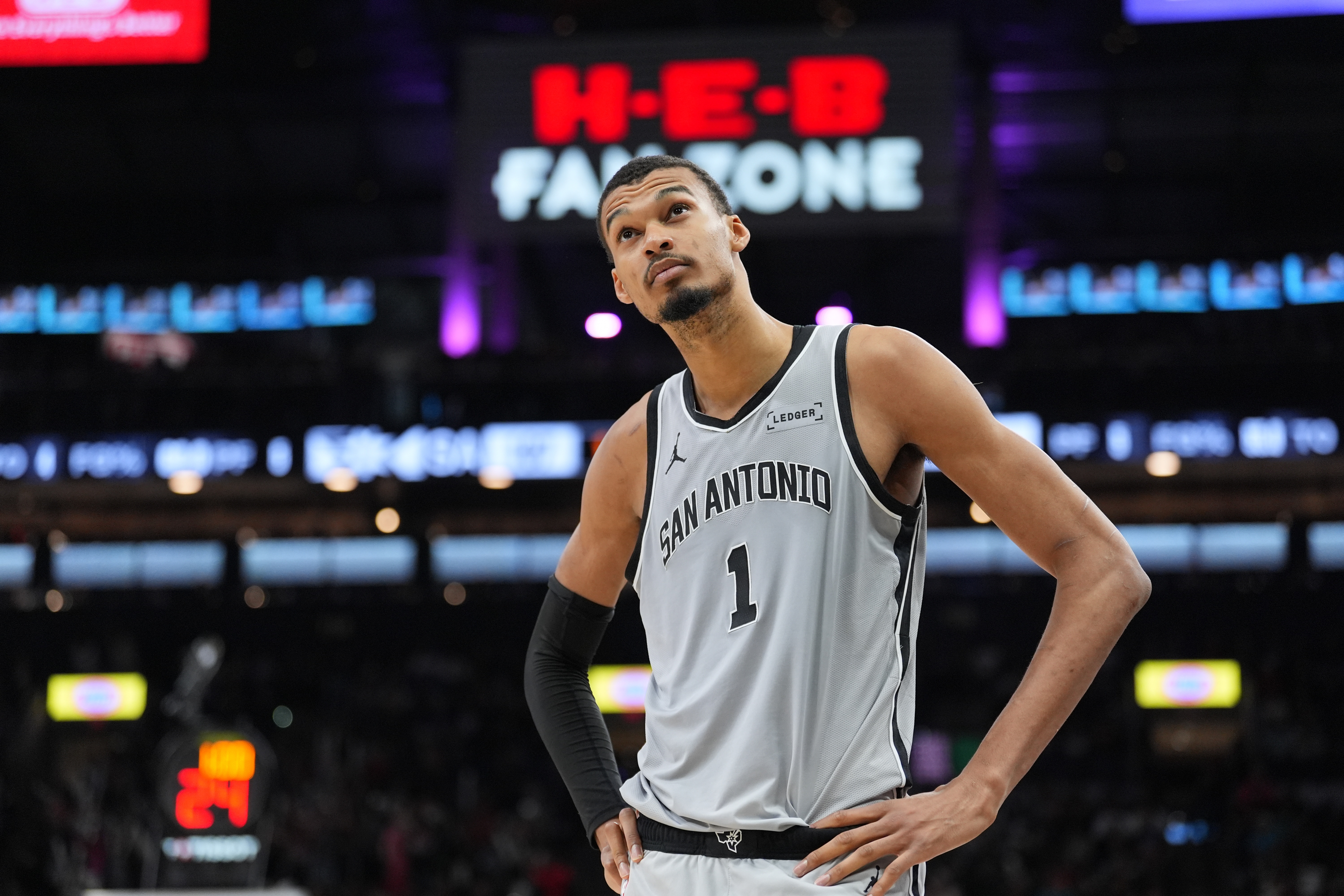 文班亞馬28分鐘41+18+3帽0失誤 媒體人預測其將全票當選DPOY