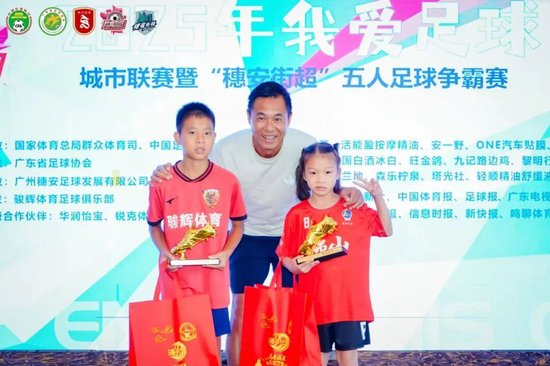 周穗安：未來將鋪設更多微型足球場，讓青少年“下樓即踢球”