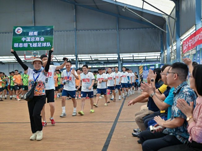 第五屆一帶一路華人華商足球邀請賽雅加達(dá)落幕 柬埔寨金邊龍之隊(duì)奪冠 第五屆一帶一路華人華商足球邀請賽雅加達(dá)落幕 柬埔寨金邊龍之隊(duì)奪冠