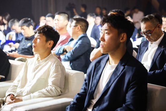 2025上海明日之星冠軍杯抽簽：上海隊(duì)揭幕戰(zhàn)迎曼城U16，武磊現(xiàn)身羨慕后輩