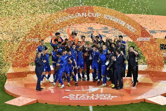 9人作戰(zhàn)2-0勝沙特，烏茲別克U17亞洲杯奪冠，三年三線突破青訓(xùn)成果