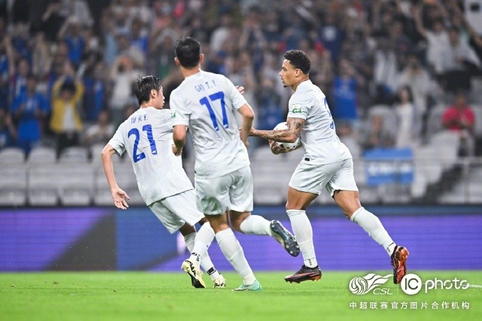 阿代米閃擊 卡爾采夫點(diǎn)射 深圳客場2-1終結(jié)申花不敗 阿代米閃擊 卡爾采夫點(diǎn)射 深圳客場2-1終結(jié)申花不敗