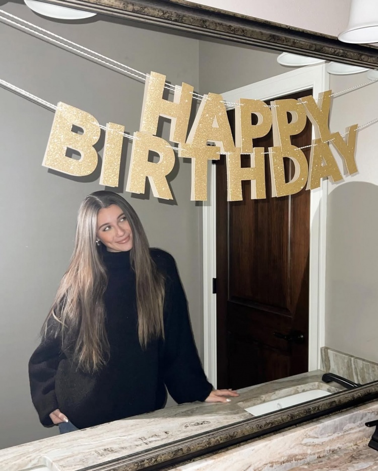里夫斯28歲生日更換寸頭造型，女友社媒曬照