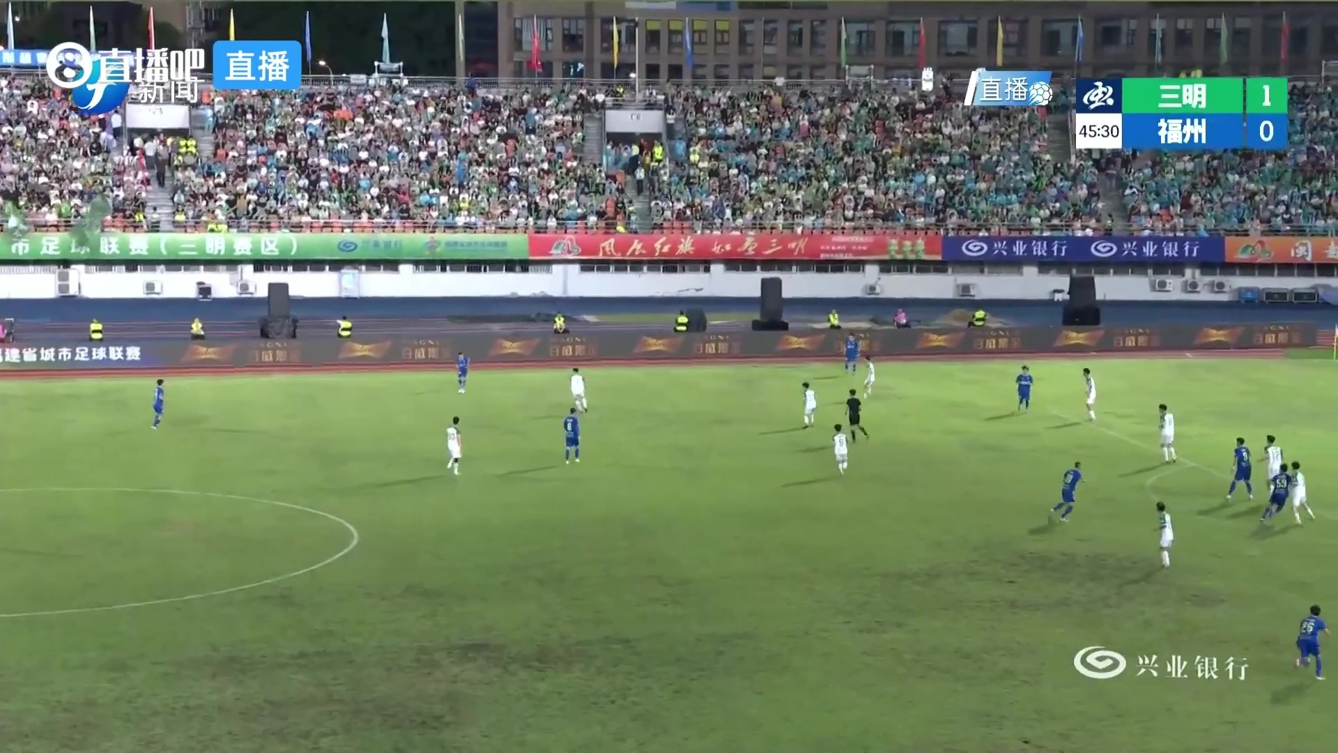 1-1！裁判觀看視頻后，判定福州進(jìn)球有效