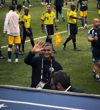前陜西聯(lián)合主帥喬瓦尼以庫拉索助教身份亮相世界杯 向中國球迷致意 前陜西聯(lián)合主帥喬瓦尼以庫拉索助教身份亮相世界杯 向中國球迷致意