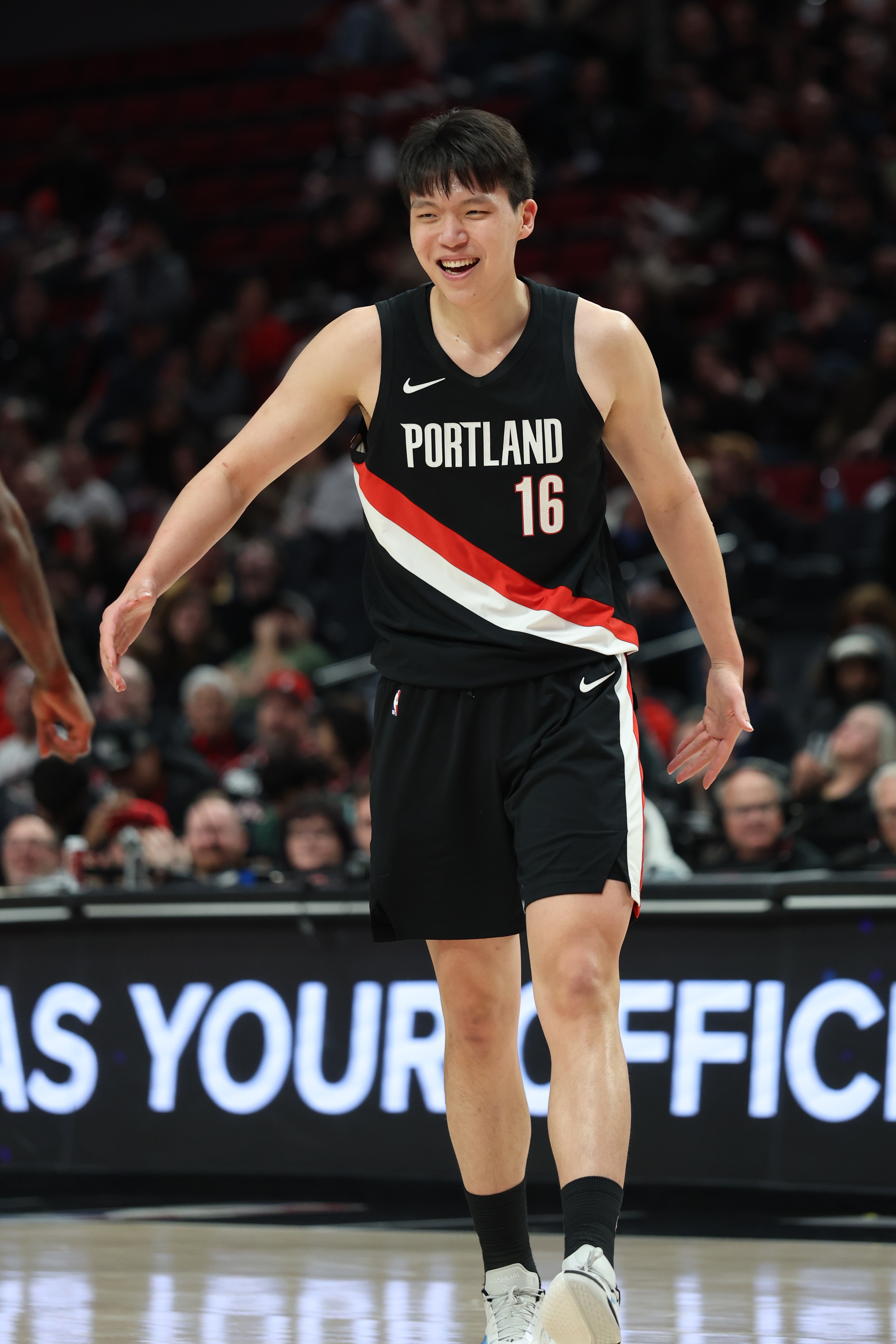 楊瀚森21歲生日：G聯(lián)賽17+9洗刷NBA菜鳥季低迷，開拓者首輪秀藏鋒待發(fā)