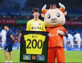 牟鵬飛海牛200場里程碑 青島4-2勝云南玉昆