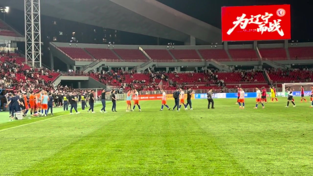 澤卡2射1傳，泰山客場5-1橫掃遼寧鐵人，賽后與遠征軍互動